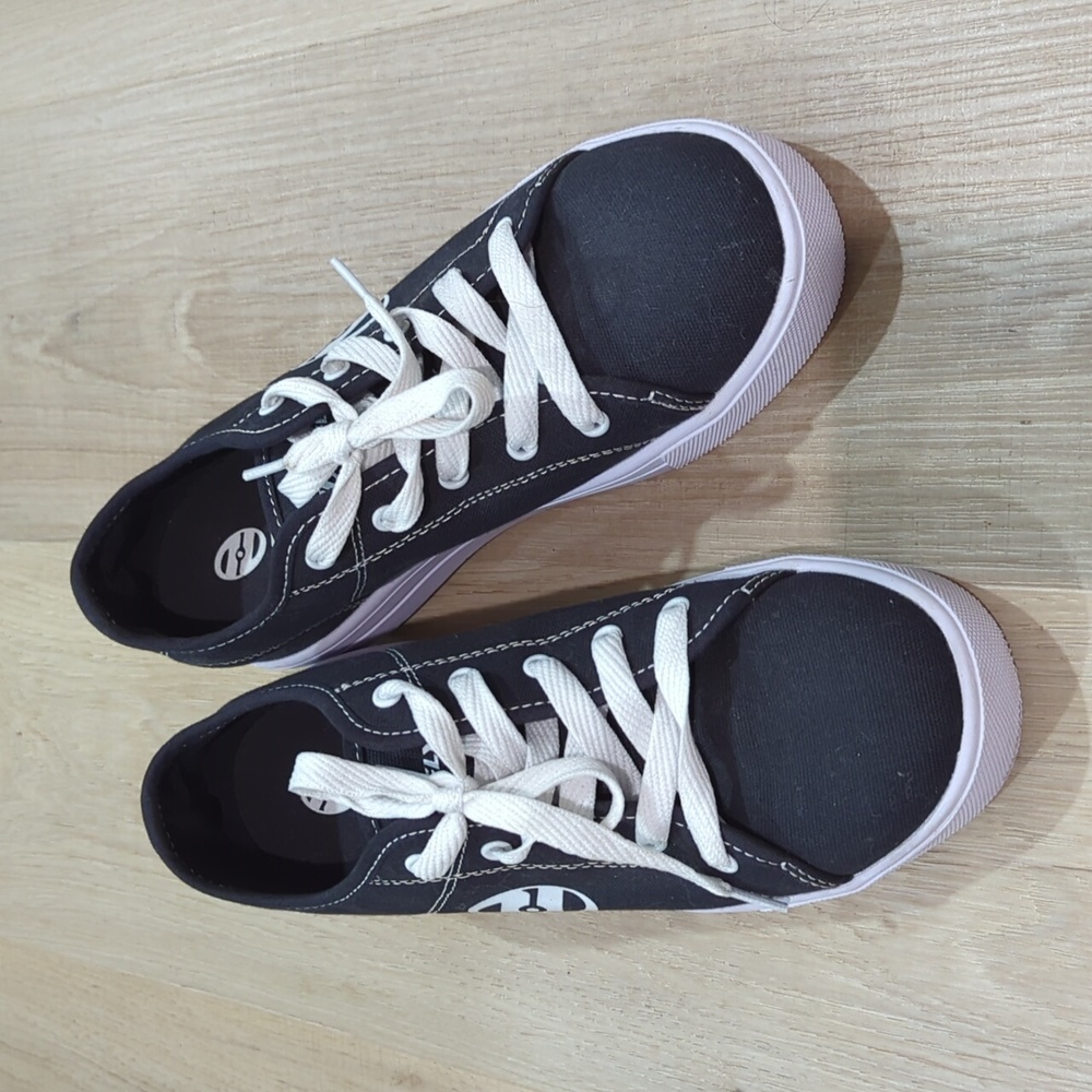 Heelys Black and White Kids Sneakers